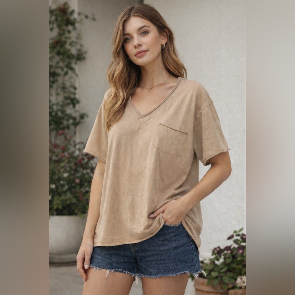 Easel Oversized V-Neck Pocket Tee | Beige Relaxed Boho Top | Size Large